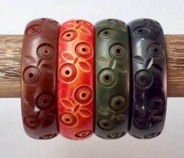 BB302 carved/pierced bakelite bangle